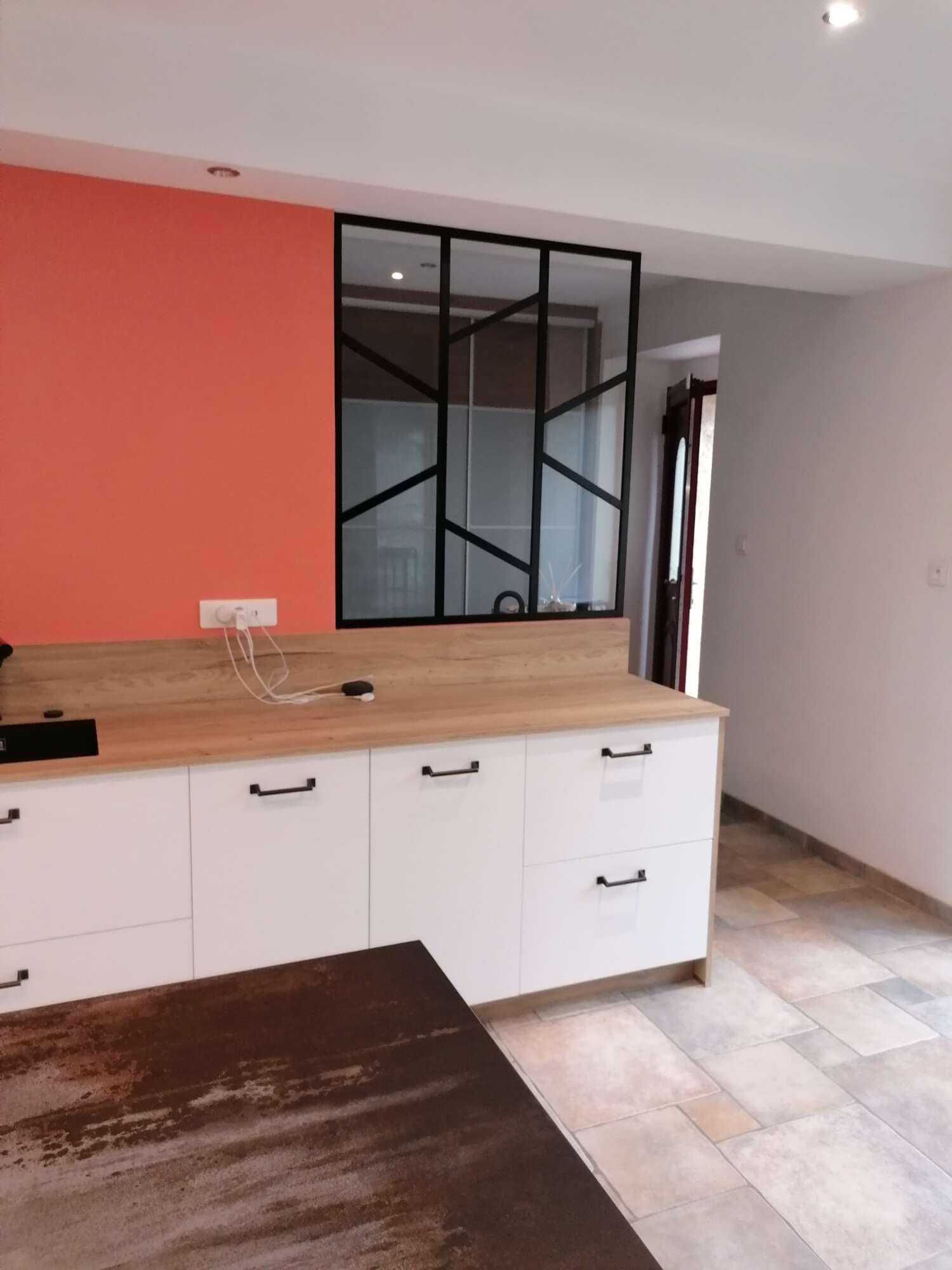 Parquet intérieur et meuble bas sur mesure dans une cuisine, agencement à Vitré