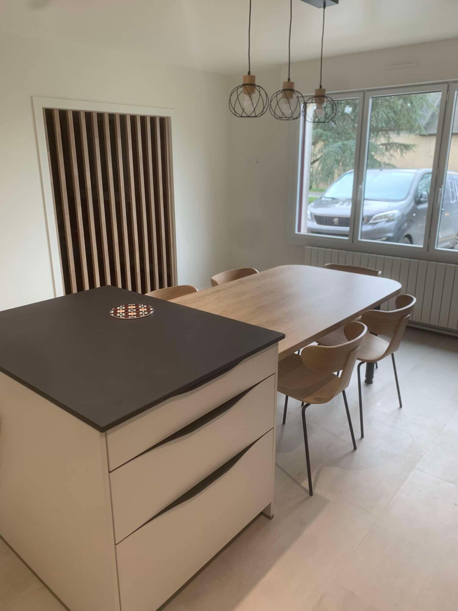Cuisine sur mesure avec îlot et plan de travail bois à Vitré