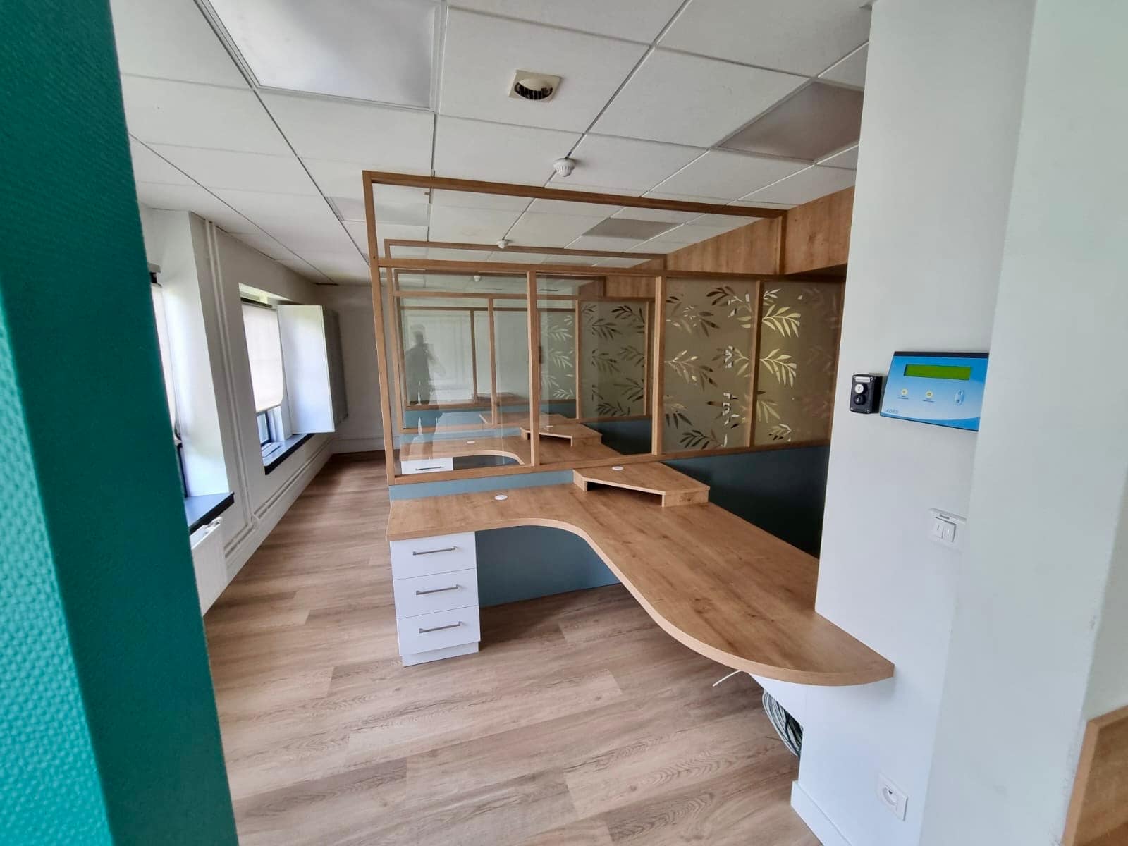 Agencement d’open space avec bureaux professionnels sur mesure à Vitré