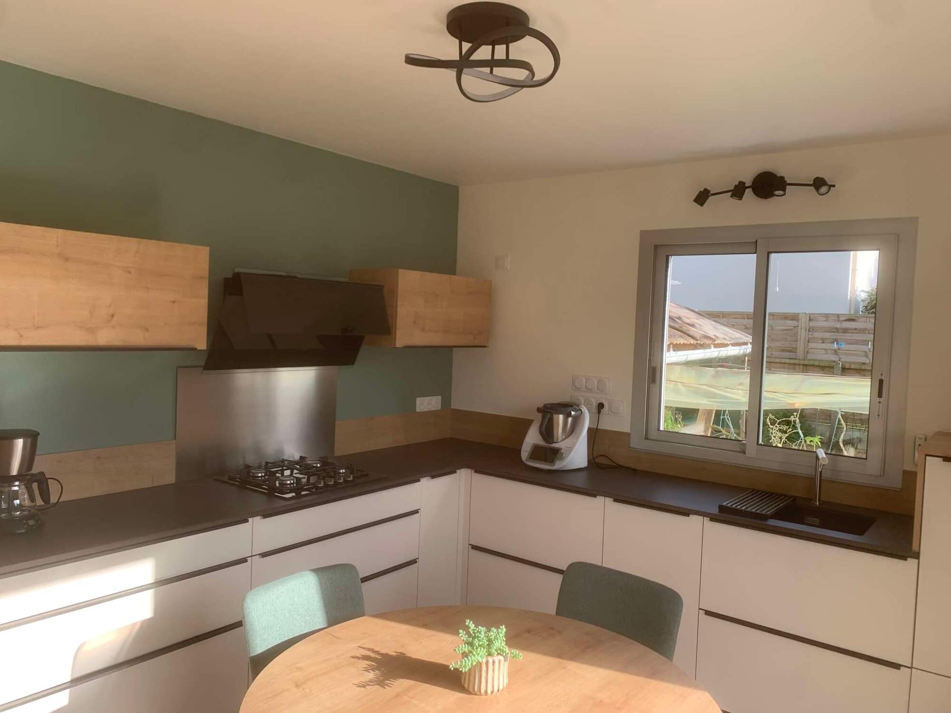 Cuisine en L sur mesure avec électroménager intégré à Vitré