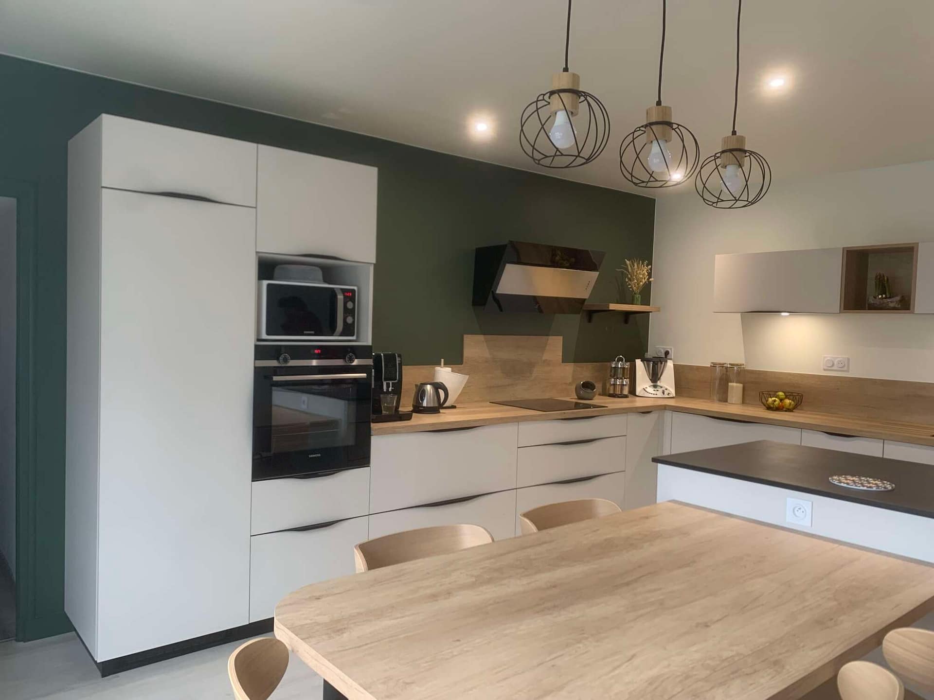 Cuisine équipée sur mesure avec électroménager intégré à Vitré