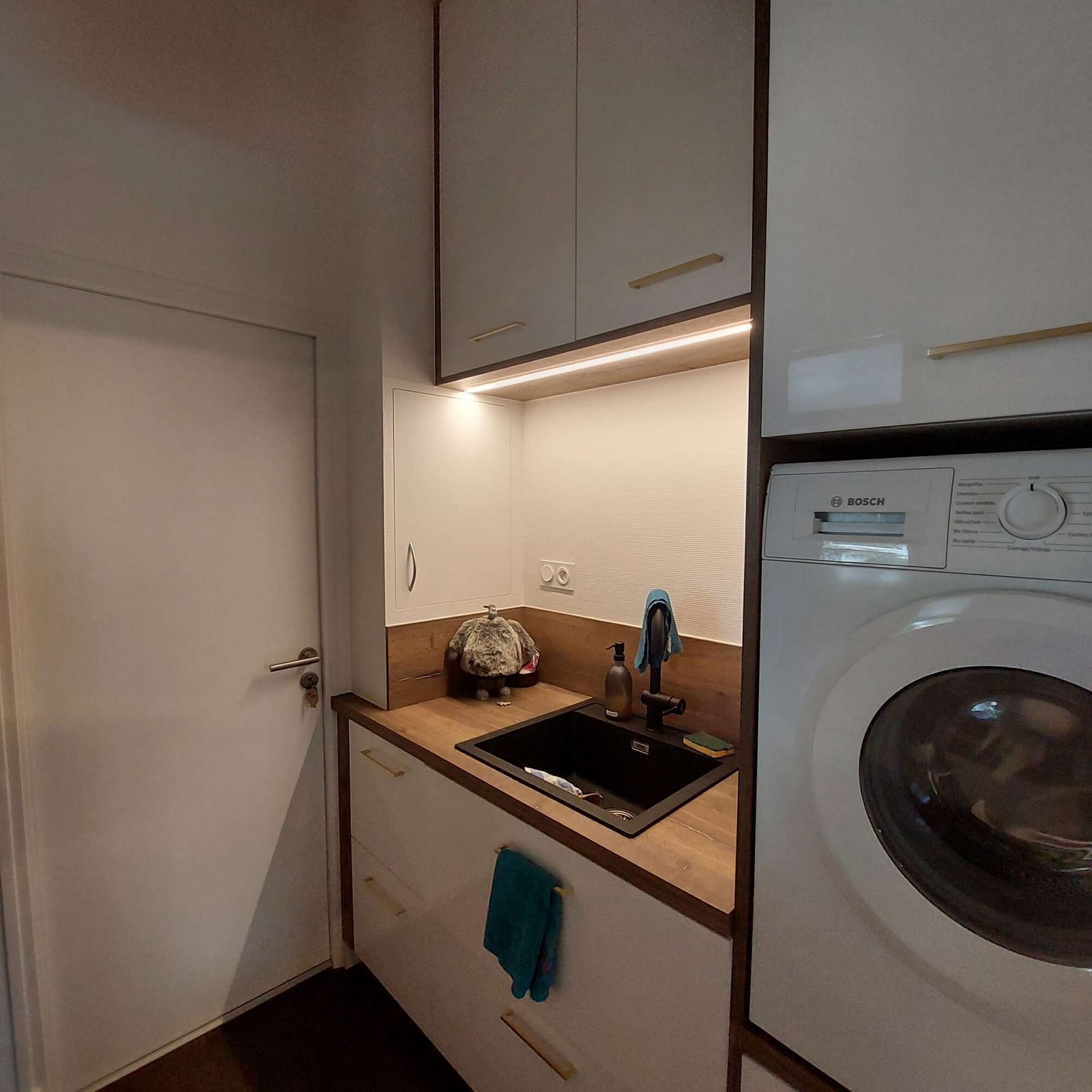 Cuisine fonctionnelle avec plan de travail et rangements bas à Vitré