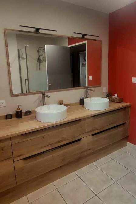salle de bain bois massif rénovée par un menuisier à Vitré